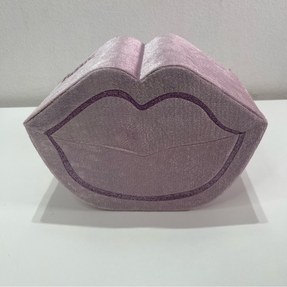 Vintage Bratz Purple Velvet Lip Shaped Storage Makeup Jewelry Box 9x6” Nostalgia - Picture 2 of 11